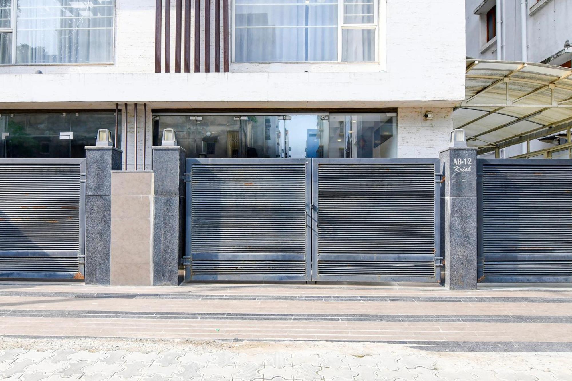 Super Townhouse New Town Formerly Krish Residency Calcutta Buitenkant foto